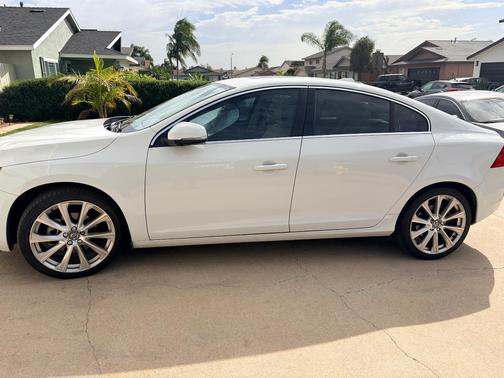 White 2017 Volvo S60 Inscription T5