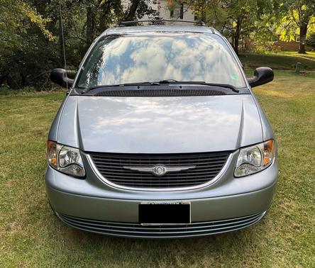 2004 Chrysler Town & Country Touring