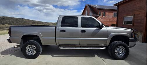 Silver 2004 Chevrolet Silverado 2500 LS H/D Crew Cab