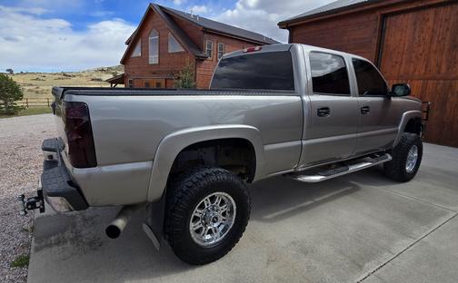 Silver 2004 Chevrolet Silverado 2500 LS H/D Crew Cab