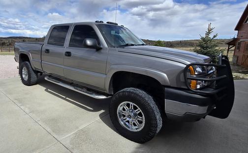 Silver 2004 Chevrolet Silverado 2500 LS H/D Crew Cab
