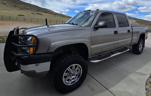Silver 2004 Chevrolet Silverado 2500 LS H/D Crew Cab