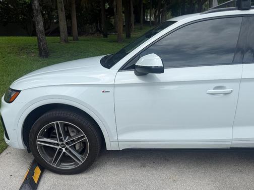 White 2023 Audi Q5 e 55 S line Prestige