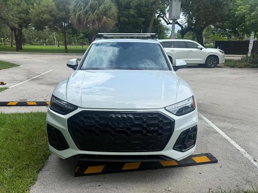 White 2023 Audi Q5 e 55 S line Prestige