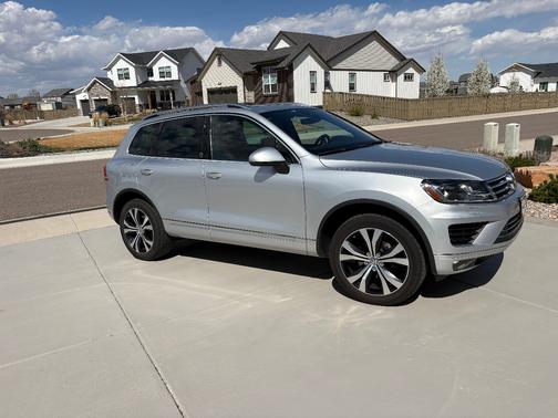 Silver 2017 Volkswagen Touareg V6 Wolfsburg Edition