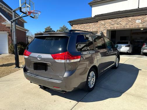2013 Toyota Sienna XLE