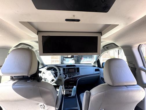2013 Toyota Sienna XLE