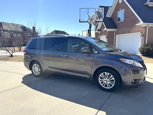 2013 Toyota Sienna XLE