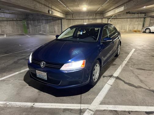 Blue 2013 Volkswagen Jetta SE