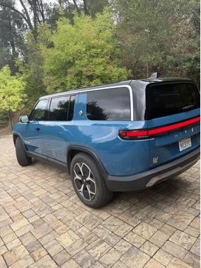 2023 Rivian R1S Adventure Quad-Motor Large Package