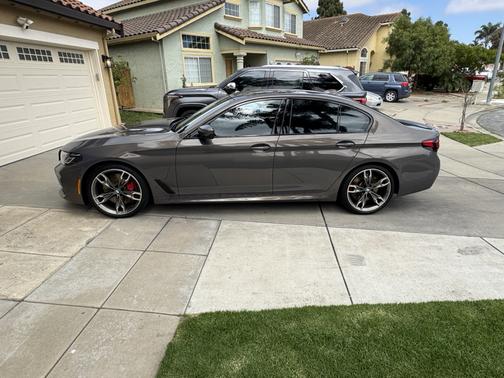 Brown 2022 BMW M550 i xDrive