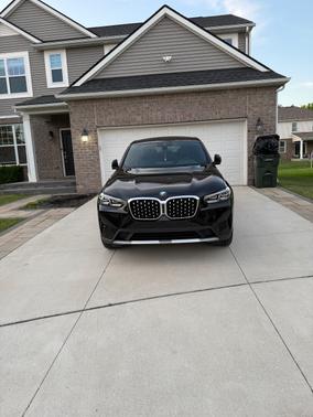Black 2022 BMW X4 xDrive30i
