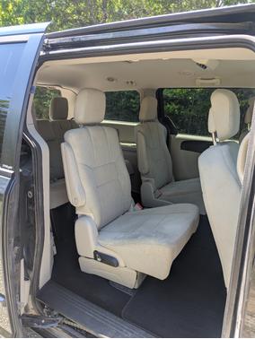 Blue 2013 Dodge Grand Caravan SE