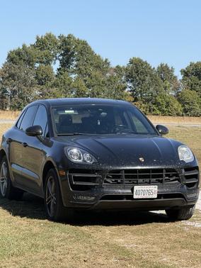 Beige 2017 Porsche Macan Macan