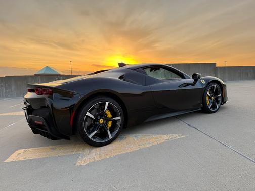 2023 Ferrari SF90 Stradale Base