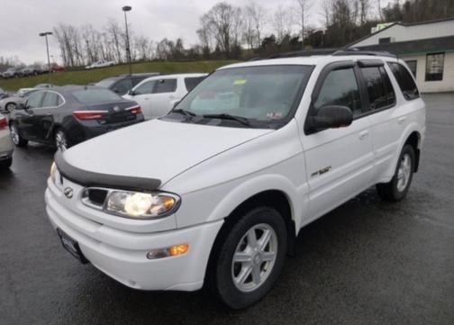 White 2002 Oldsmobile Bravada Base
