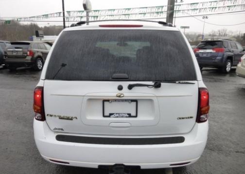 White 2002 Oldsmobile Bravada Base