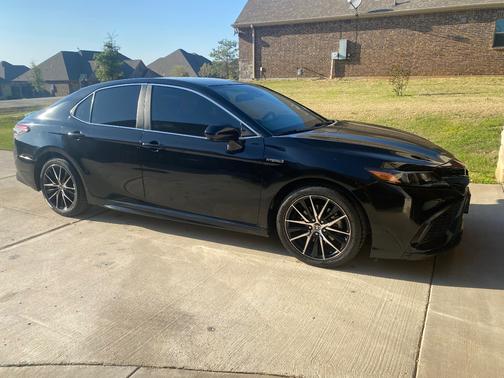 2021 Toyota Camry Hybrid SE