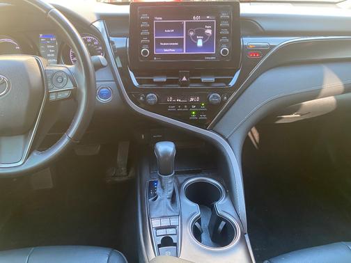 2021 Toyota Camry Hybrid SE