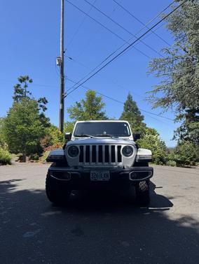 White 2019 Jeep Wrangler Unlimited Sahara
