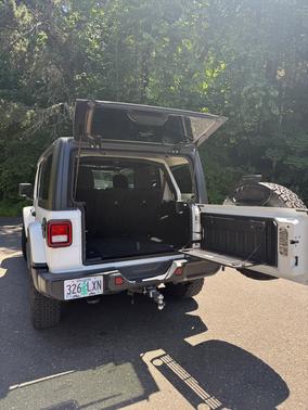 White 2019 Jeep Wrangler Unlimited Sahara