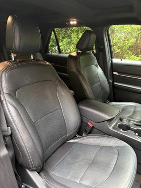 Blue 2018 Ford Explorer Limited