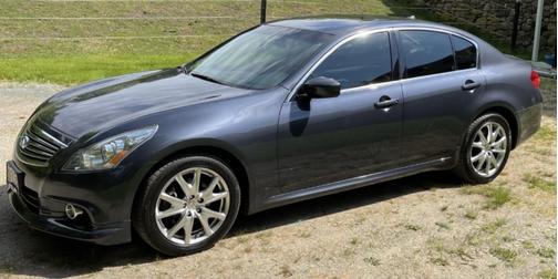 2010 INFINITI G37 x