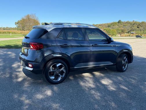 Blue 2022 Hyundai VENUE Limited