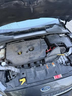 Gray 2014 Ford Focus SE