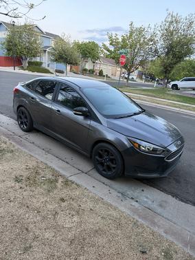 Gray 2014 Ford Focus SE