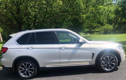 Photo 2 of 27 of 2016 BMW X5 xDrive35i