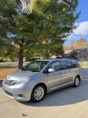 2011 Toyota Sienna XLE