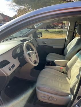 2011 Toyota Sienna XLE