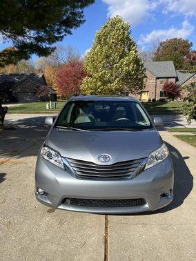 2011 Toyota Sienna XLE