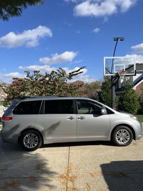2011 Toyota Sienna XLE