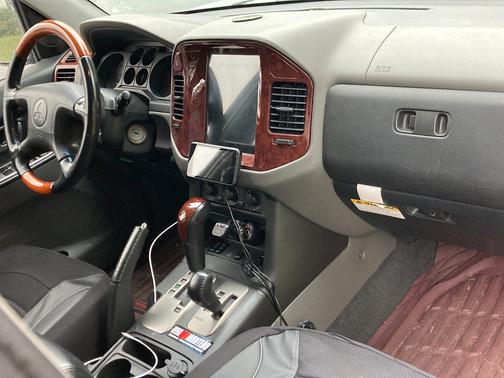 Silver 2005 Mitsubishi Montero Limited