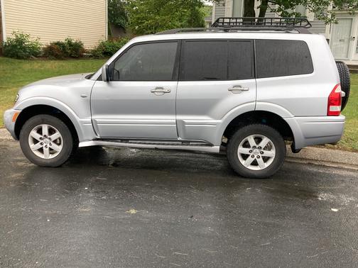 Silver 2005 Mitsubishi Montero Limited