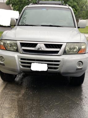 Silver 2005 Mitsubishi Montero Limited
