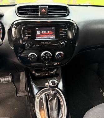 White 2015 Kia Soul !