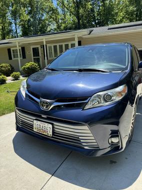 Blue 2018 Toyota Sienna XLE