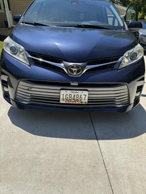 Blue 2018 Toyota Sienna XLE