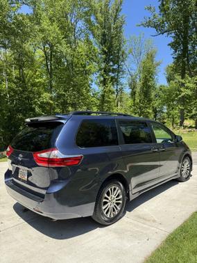 Blue 2018 Toyota Sienna XLE