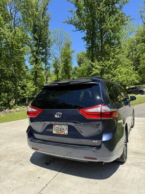 Blue 2018 Toyota Sienna XLE