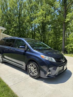 Blue 2018 Toyota Sienna XLE