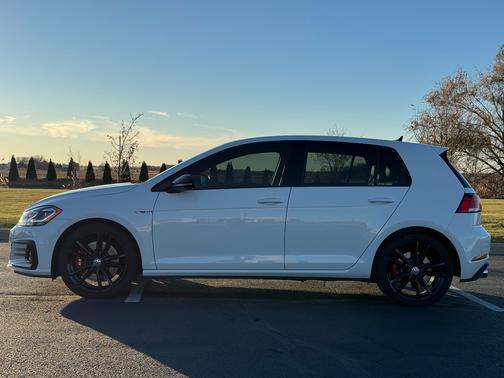 2019 Volkswagen Golf GTI 2.0T SE 4-Door