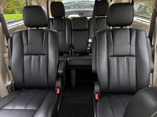 Black 2015 Chrysler Town & Country Touring-L