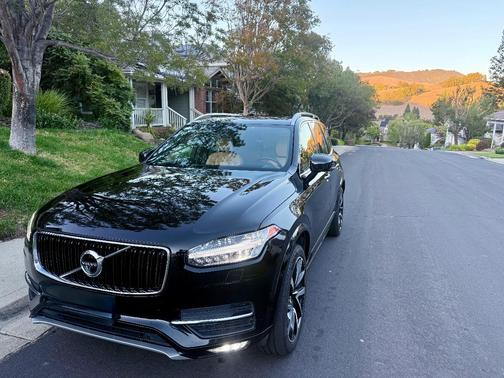 Black 2019 Volvo XC90 T6 Momentum