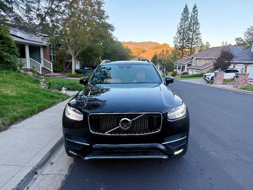 Black 2019 Volvo XC90 T6 Momentum