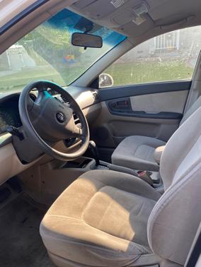 White 2005 Kia Spectra LX