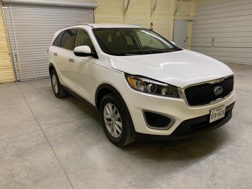 Photo 1 of 12 of 2017 Kia Sorento LX